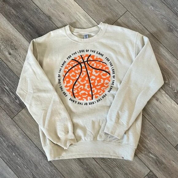 Gildan Tops - Gildan Cream and Orange Basketball Graphio Crewneck Sweater